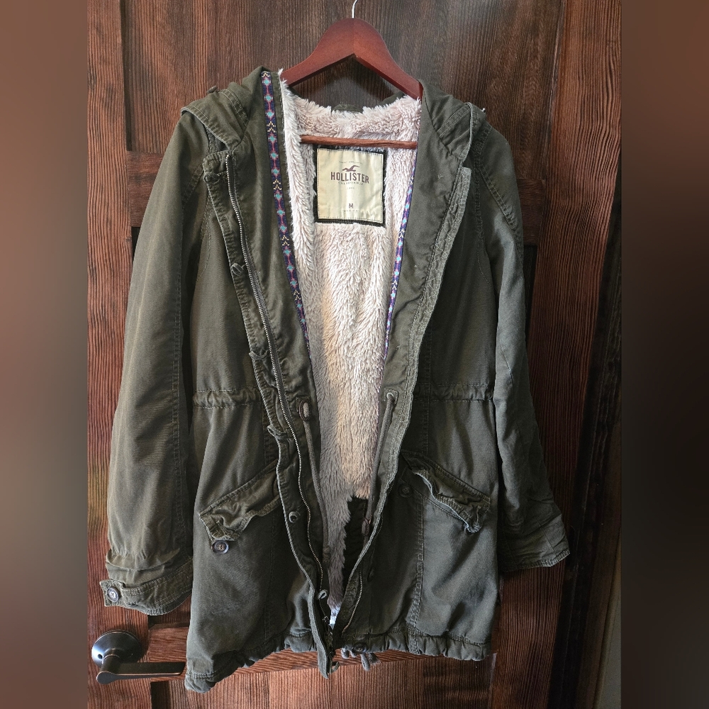 Hollister, M, olive green